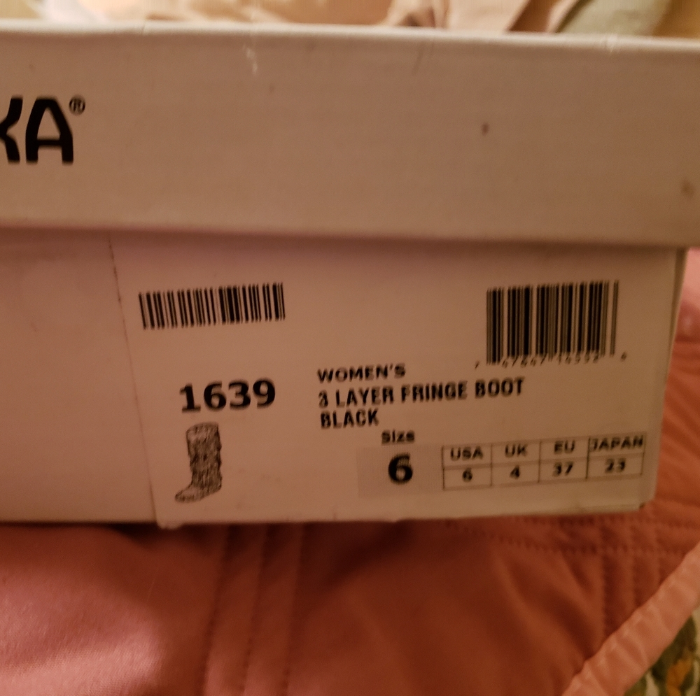 NIB Minnetonka 3-Layer Fringe Boots - Picture 2 of 4